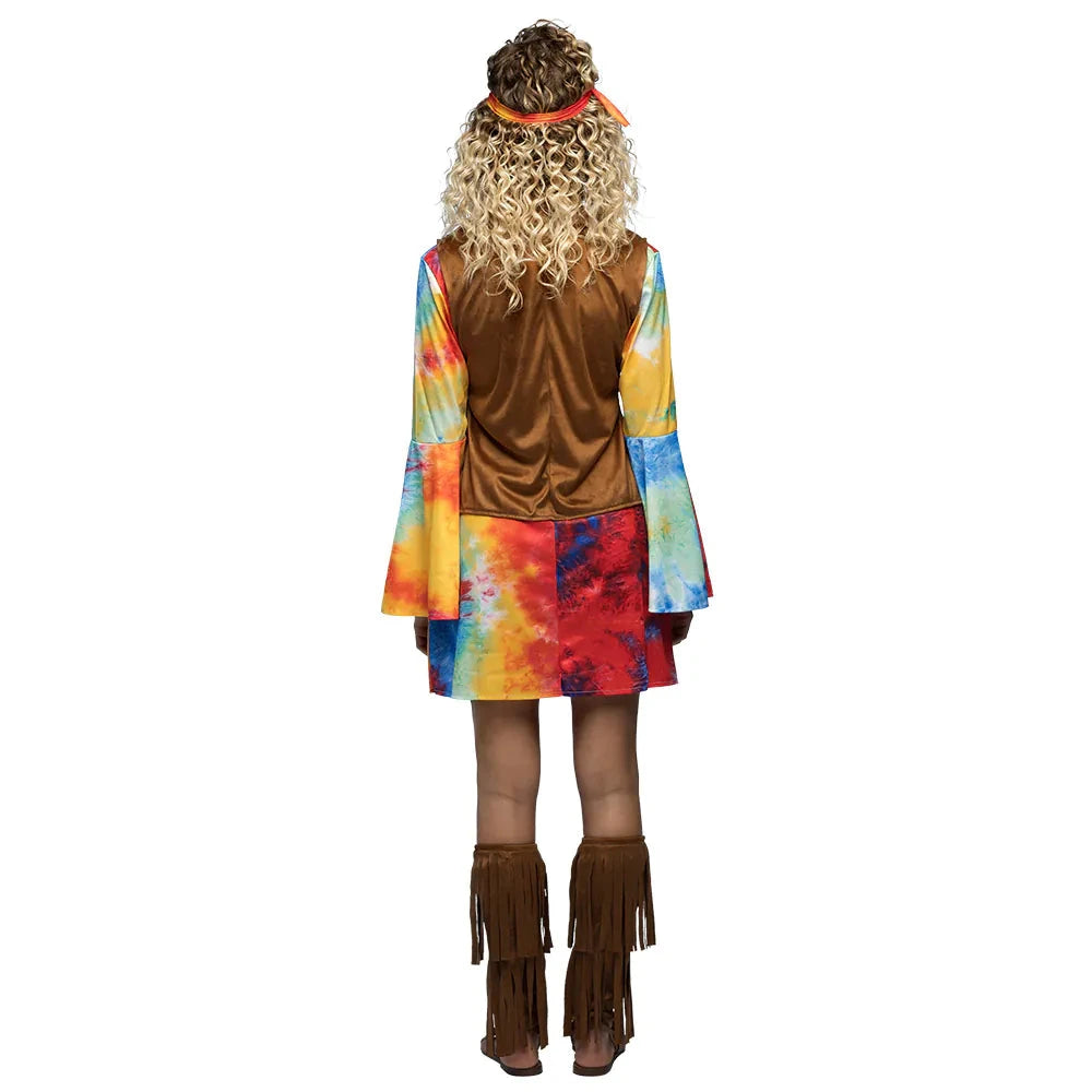 Damenkostüm im 60er/70er Jahre Hippie-Stil mit buntem Kleid, Fransenweste und Peace-Halskette