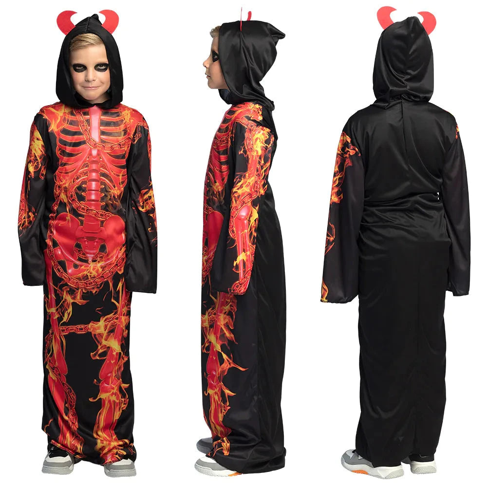 Kinderkostüm in Rot mit Skelett-Design und Teufelshörnern für Halloween.