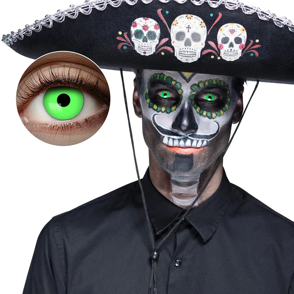 Grüne Monatskontaktlinsen in einer Verpackung mit zwei Stück für besonderen Look.