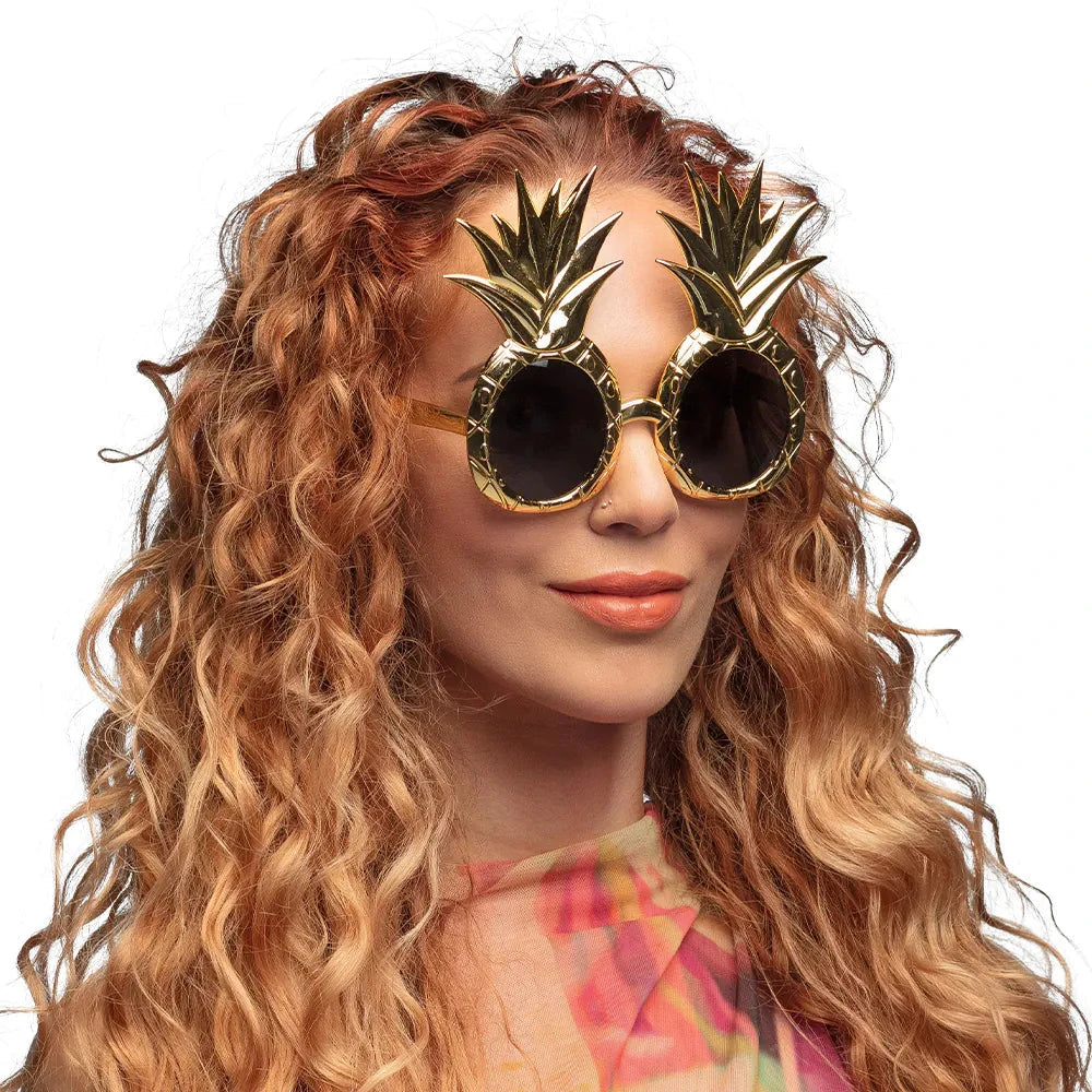 Goldene Sonnenbrille mit Ananas-Motiv und UV400-Schutz in einem eleganten Design.