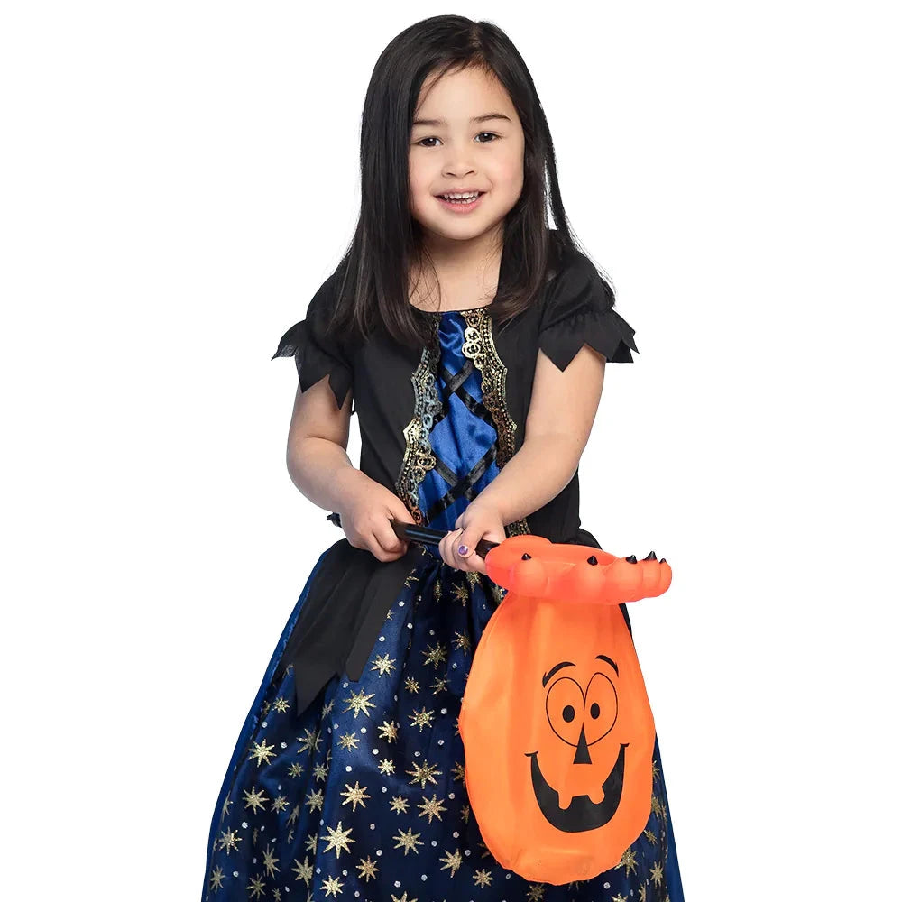 Orange 26 cm pumpkin-shaped trick-or-treat bag with grinning face and wooden handle.