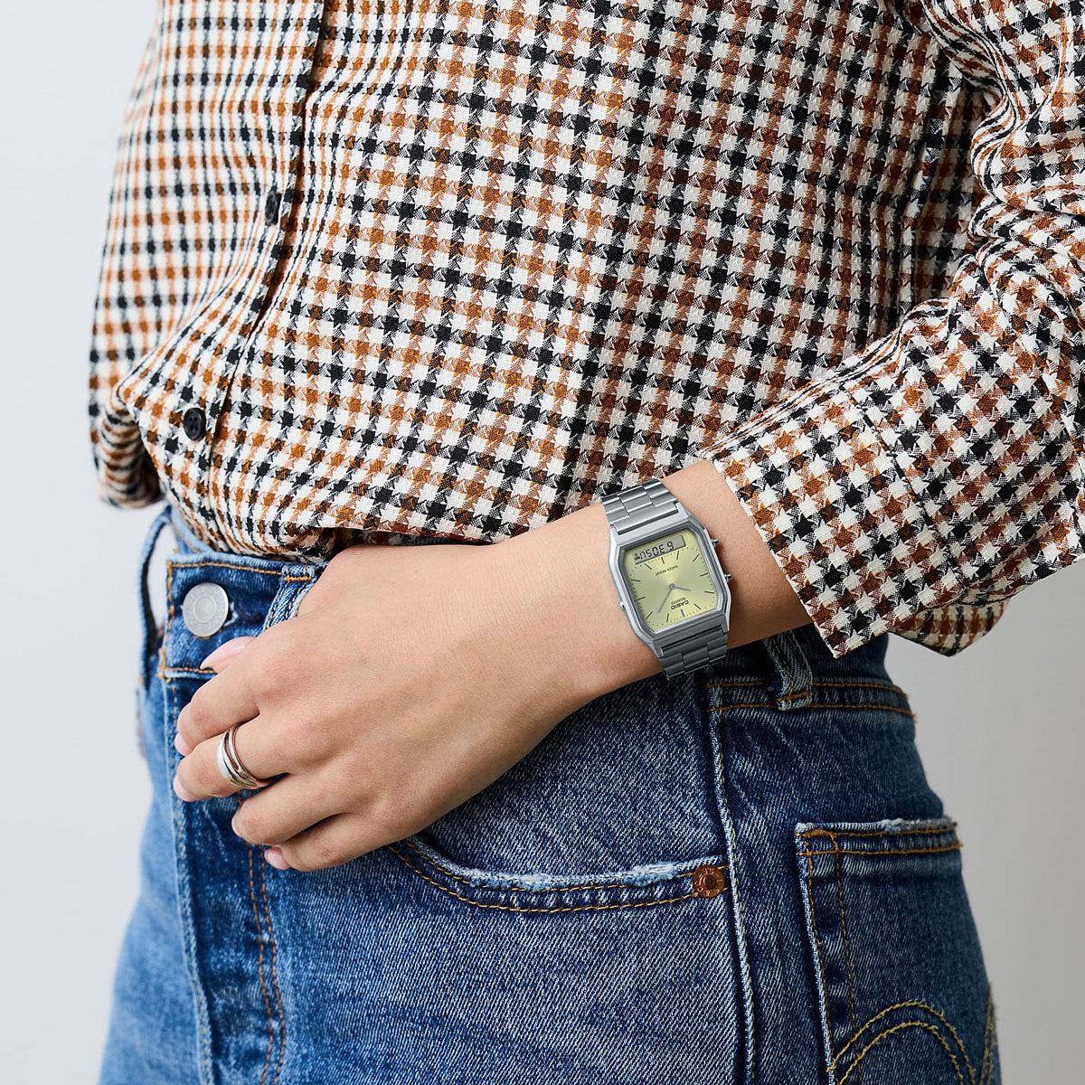 CASIO VINTAGE EDGY COLLECTION SUNRAY DIAL - GREEN LEMON AQ-230A-9AMQYES Sonnenbrille Grün ansicht-4