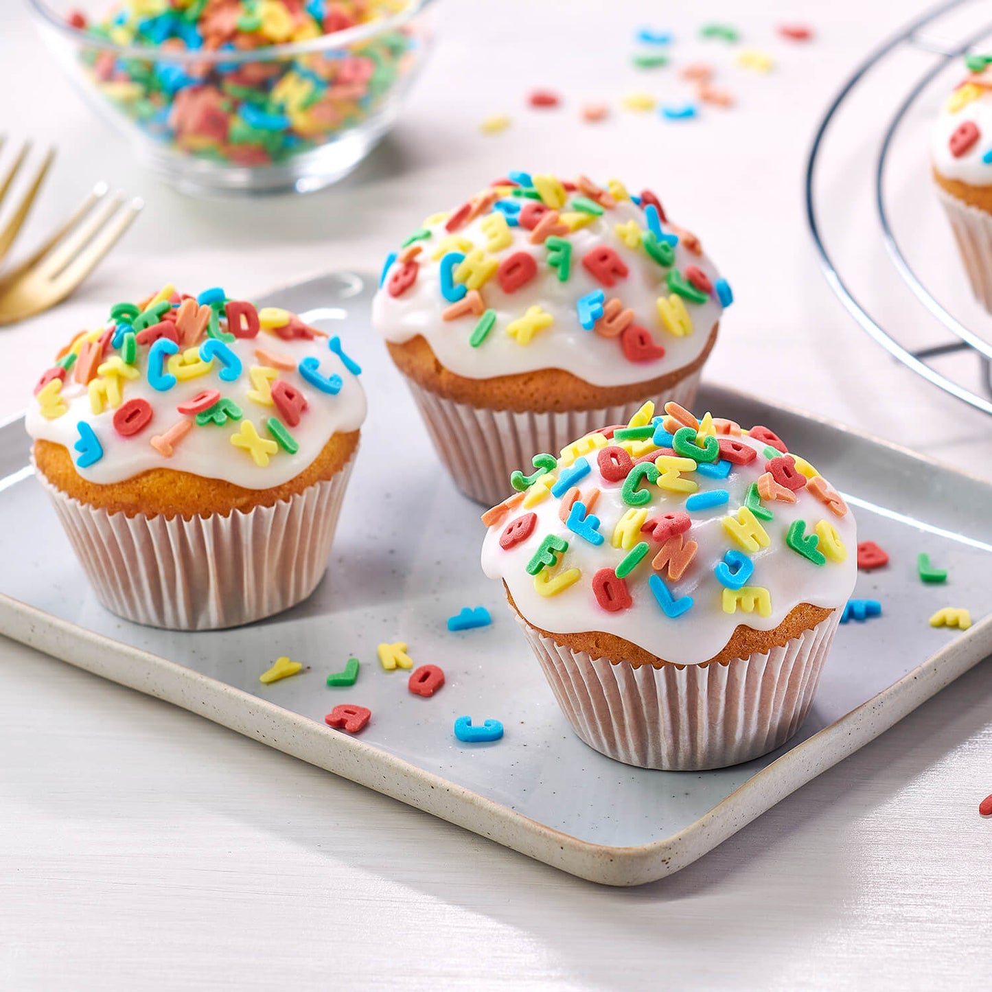 Dr Oetker Dr. Oetker Für Buchstaben Spass Bunter Mix Kuchendeko essbare Buchstaben – Seitenansicht