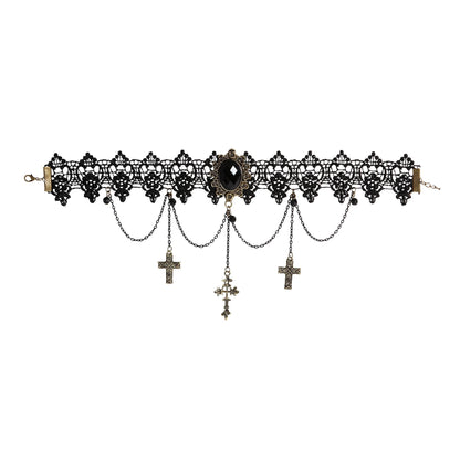 "GOTISCHES HALSBAND MIT SCHWARZEM ANHÄNGER, KETTEN & KREUZEN" – Vorderansicht