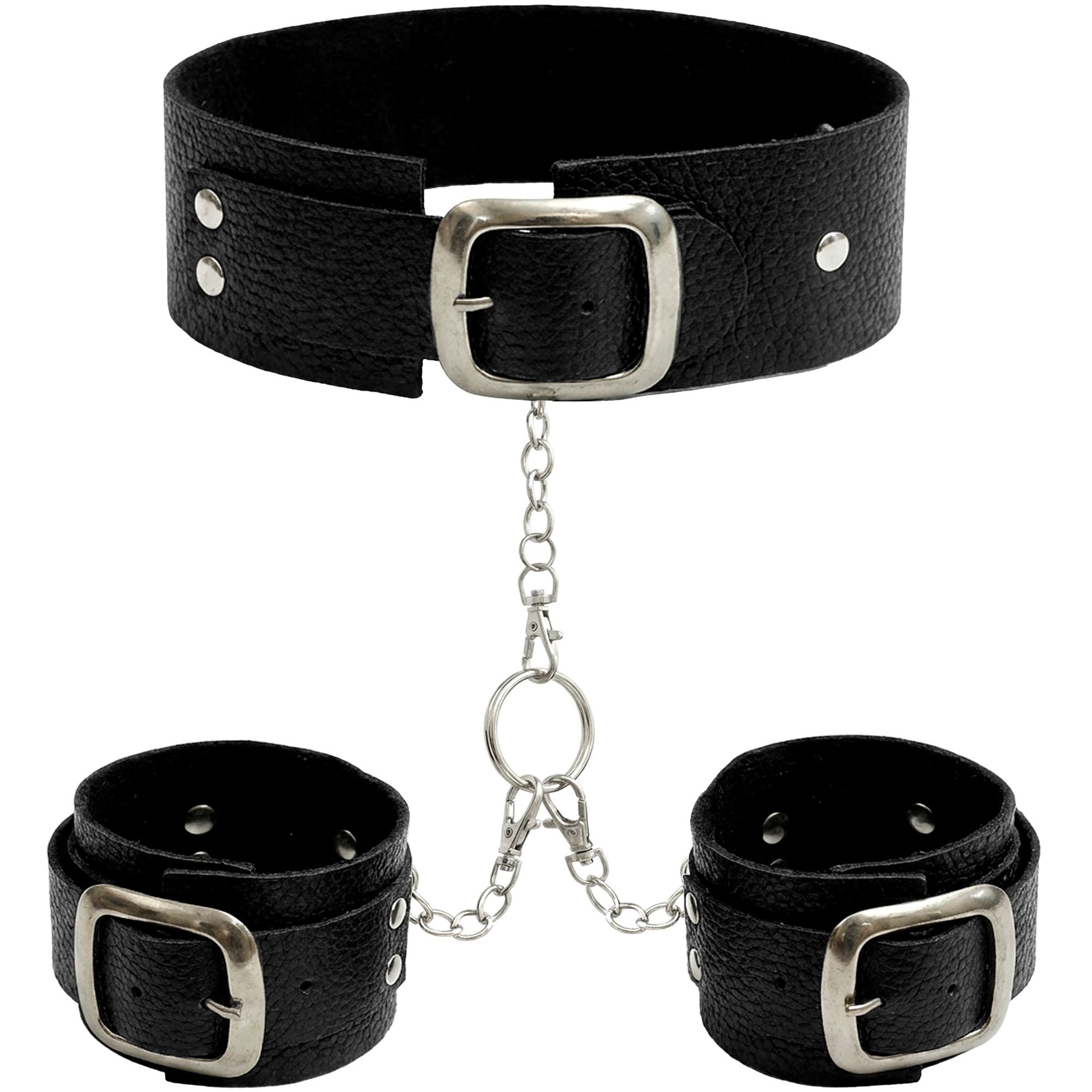"HALSBAND MIT NIETENHANDSCHELLEN" aus Kunstleder mit Ketten – Vorderansicht