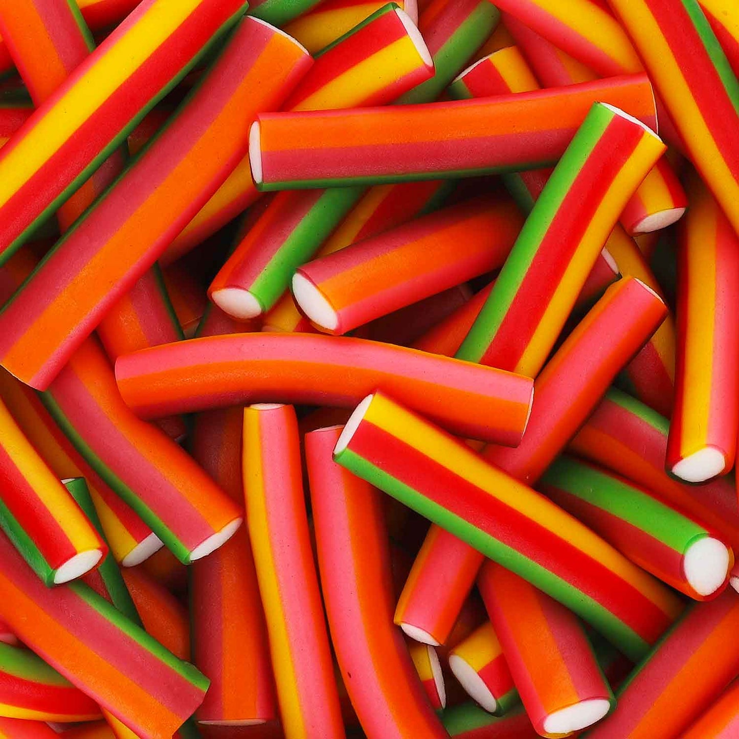 Bunte Haribo Balla-Balla Fruchtgummis mit Konfektfüllung in einer 150g Packung.