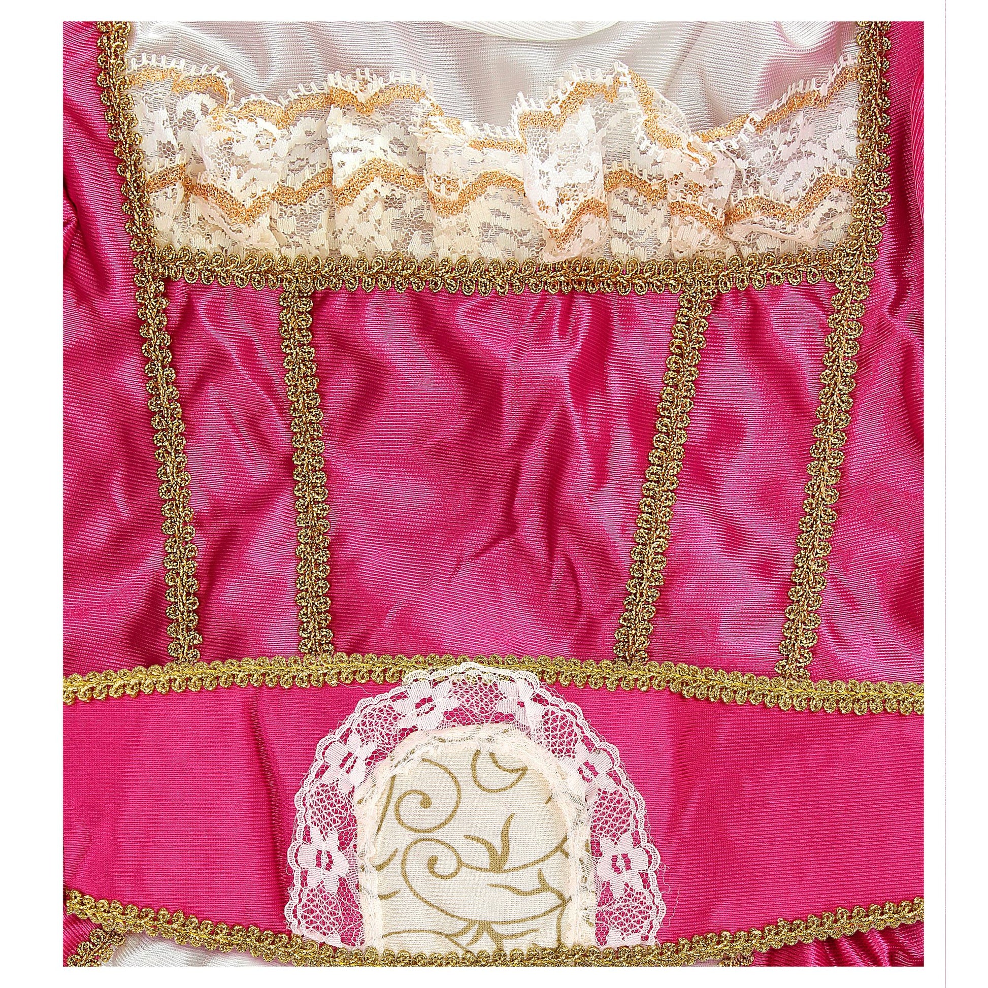"HERZOGIN VON YORK" (Kleid mit Petticoat, Umhang mit Kapuze) – Detailansicht