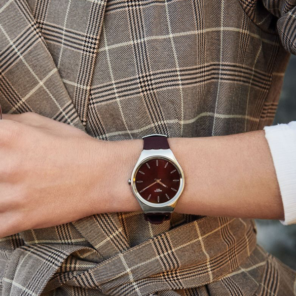 SWATCH SKINBURGUNDY SYXS120 Armbanduhr 38 mm ansicht-5