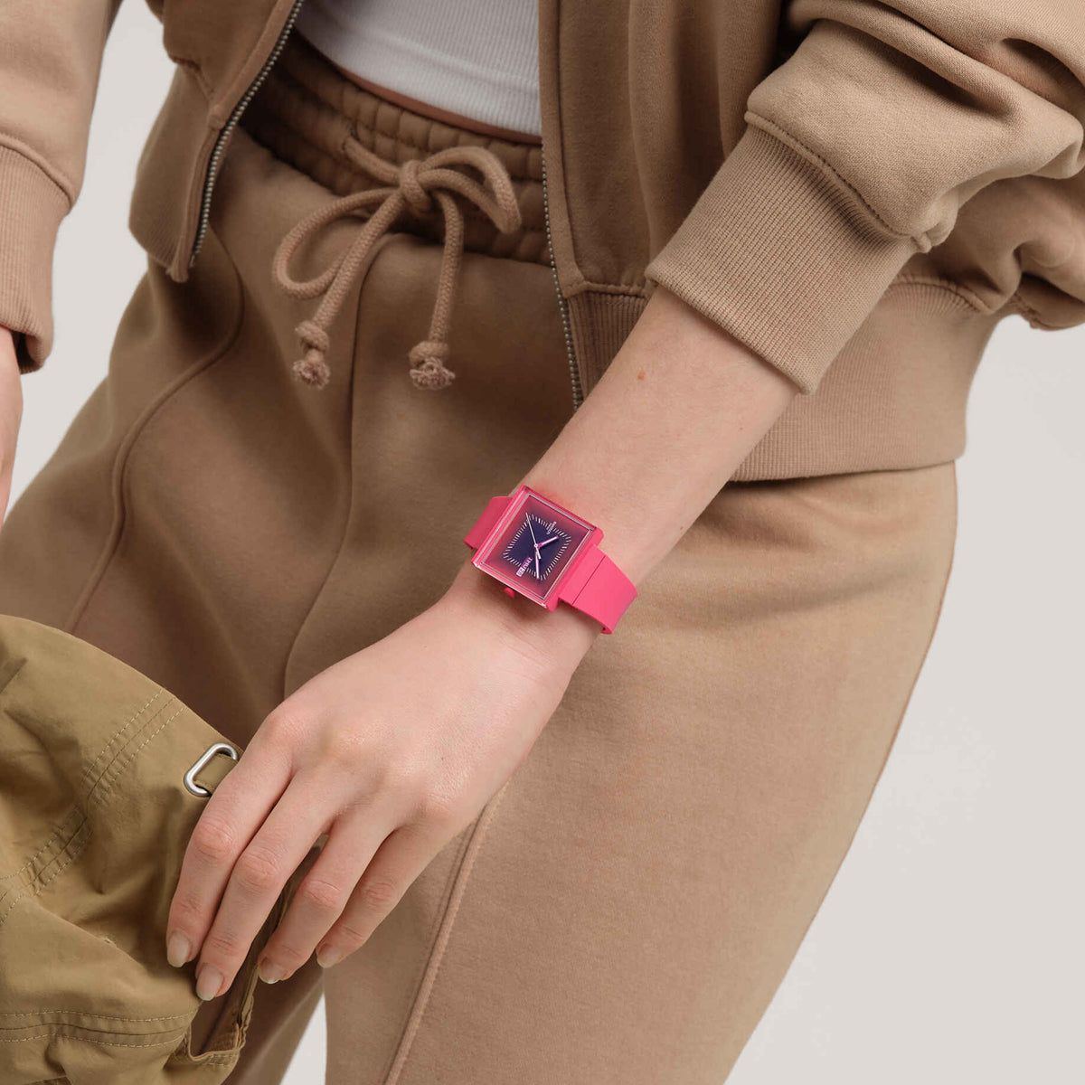 SWATCH SQUARELY BERRY SO34R700 Armbanduhr ansicht-4