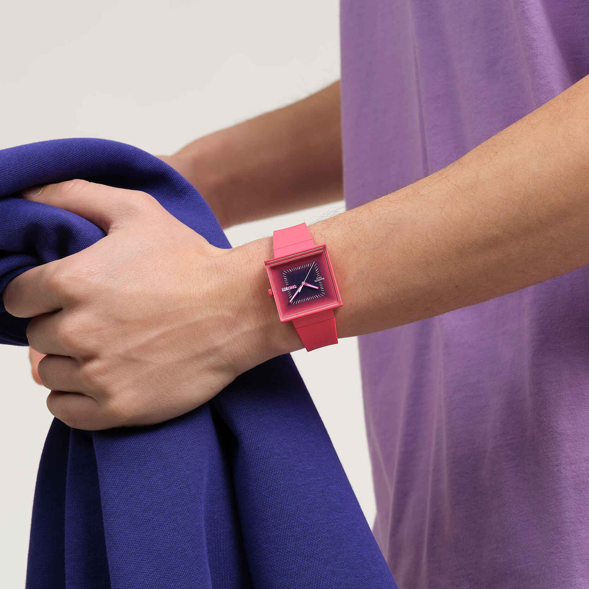 SWATCH SQUARELY BERRY SO34R700 Armbanduhr ansicht-5