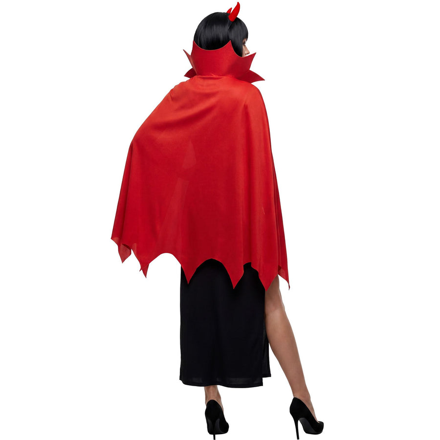 "TEUFELIN" (Kleid, Umhang, Hörner) – Detailansicht