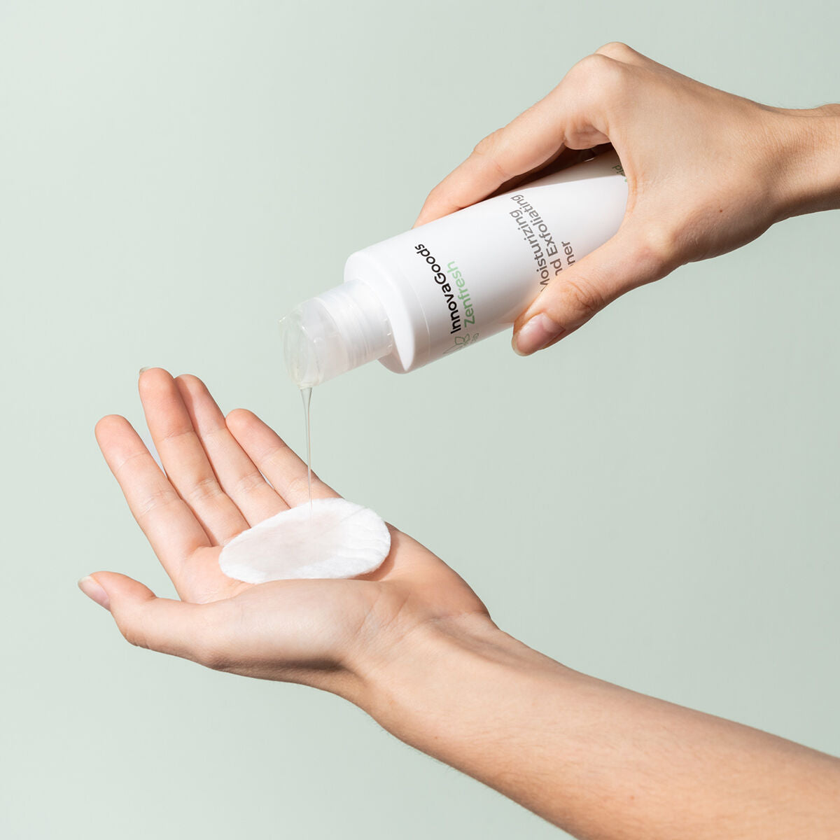 CBD Zenfresh Gesichtswasser mit Peeling-Effekt von InnovaGoods 150 ml – Seitenansicht