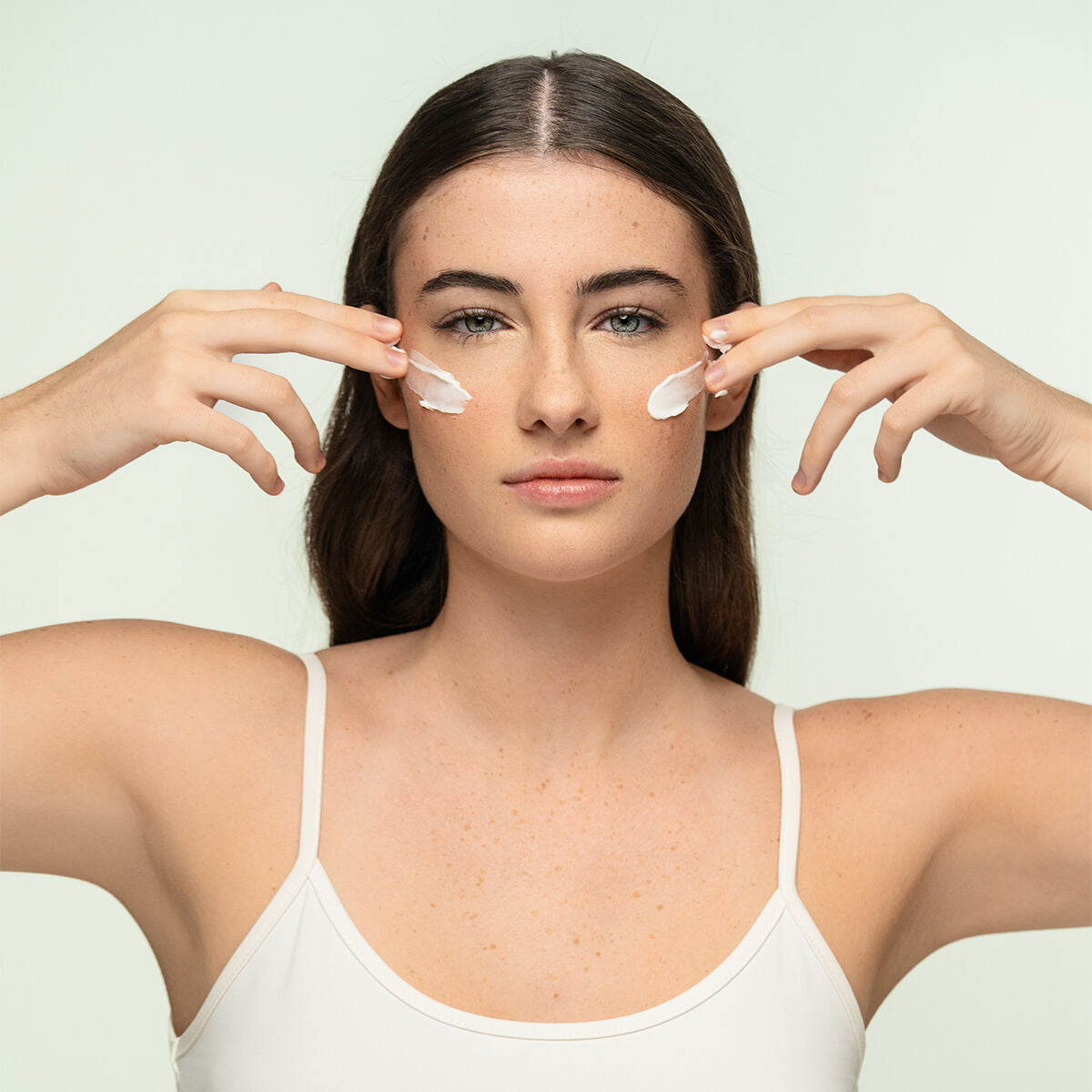 InnovaGoods Zencare CBD Feuchtigkeitscreme für das Gesicht, 50 ml – Seitenansicht