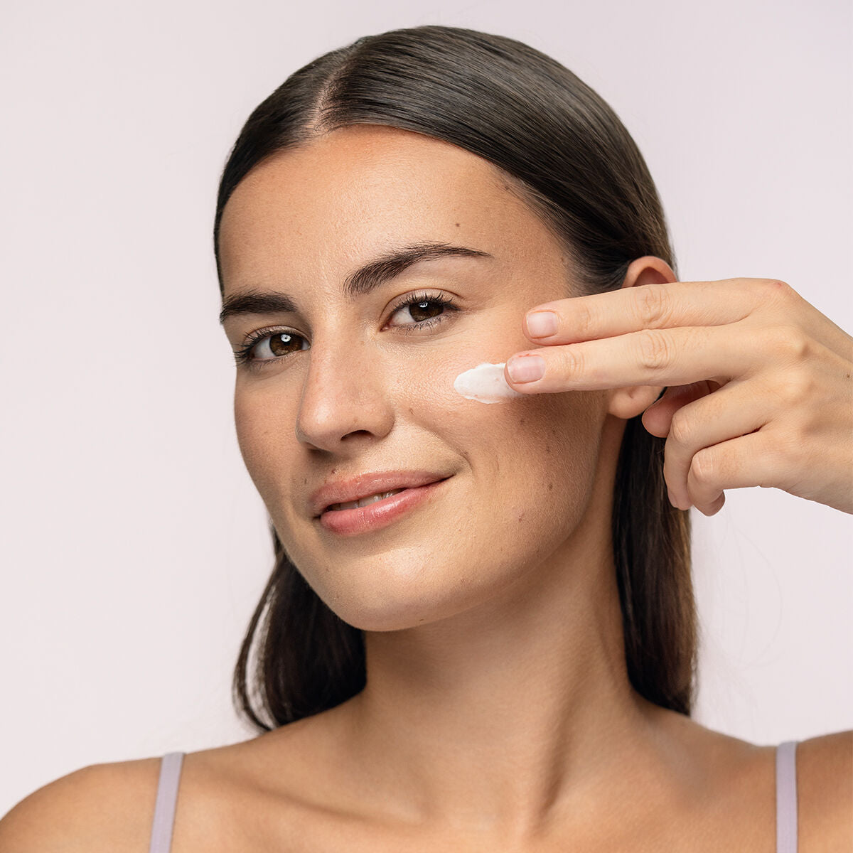 InnovaGoods Vibecare Kombucha Feuchtigkeitscreme für das Gesicht 50 ml – Anwendungsansicht