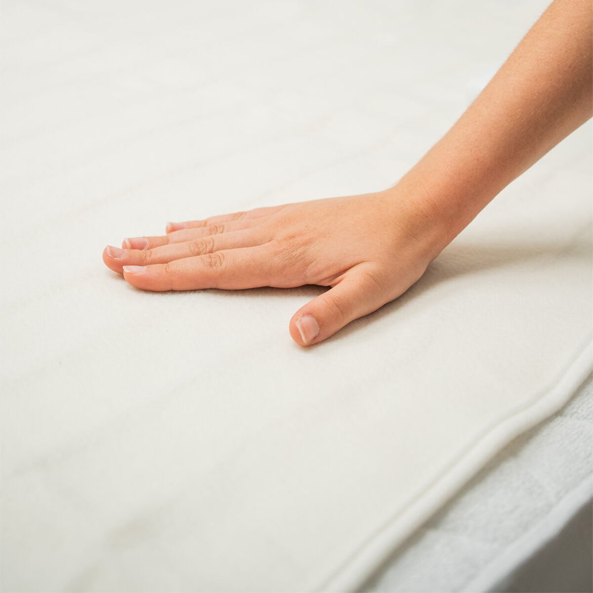Elektrisches Wärmeunterbett Krewarm von InnovaGoods in Weiss, 80 x 150 cm, 60 W – Rückansicht