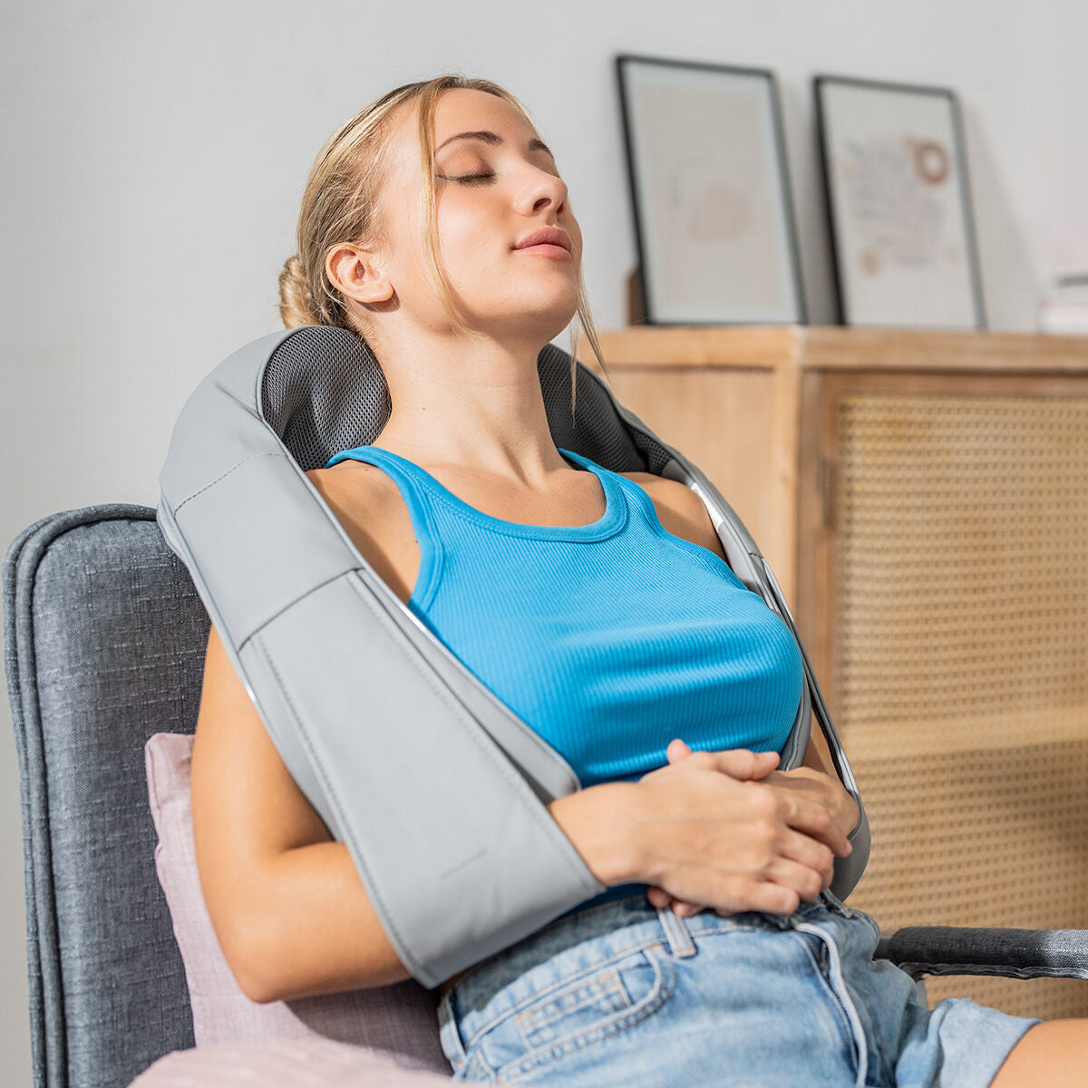 Wiederaufladbares Shiatsu-Massagegerät Pro Massatsu von InnovaGoods in Grau – Produktansicht