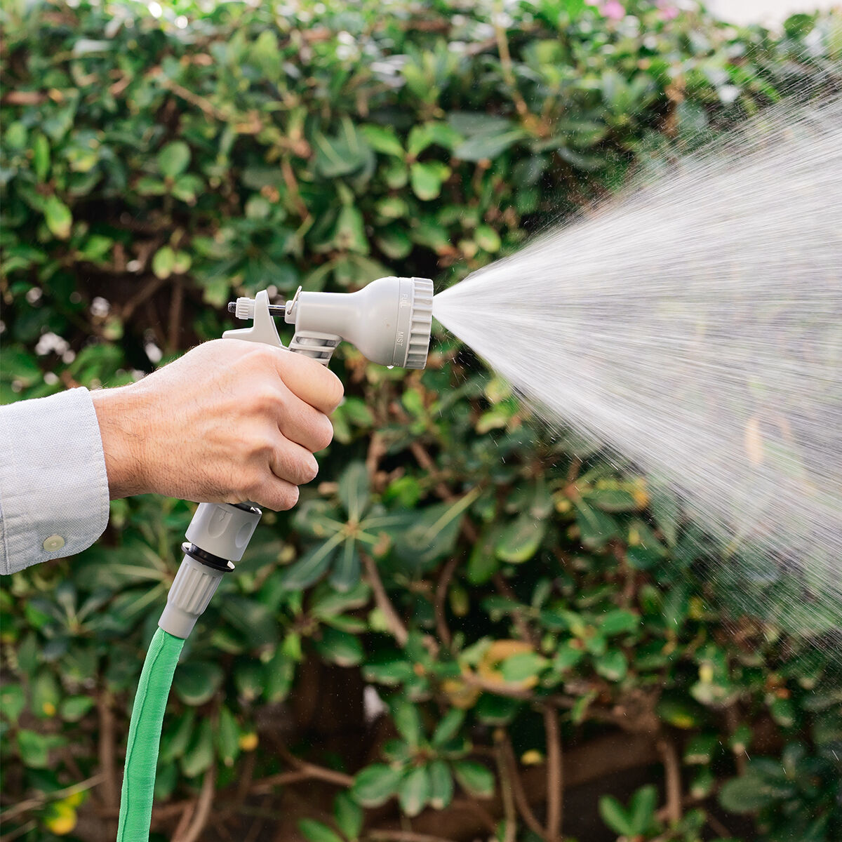 Ausziehbarer Gartenschlauch Hoxtend InnovaGoods 30 m mit Bewässerungspistole – Seitenansicht