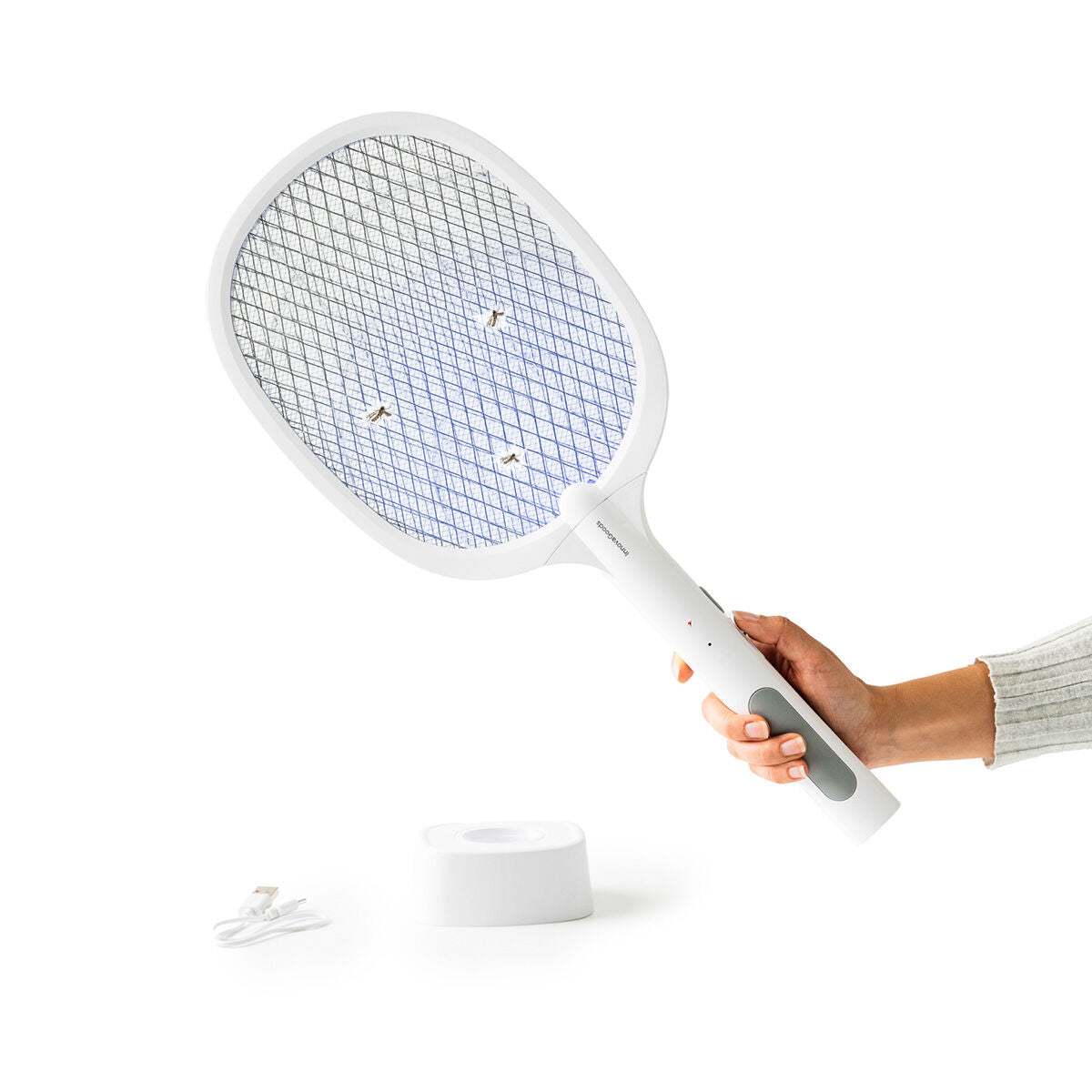 Elecfly 2-in-1 Insektenvernichter-Schläger mit UV-Licht von InnovaGoods – Anwendungsansicht