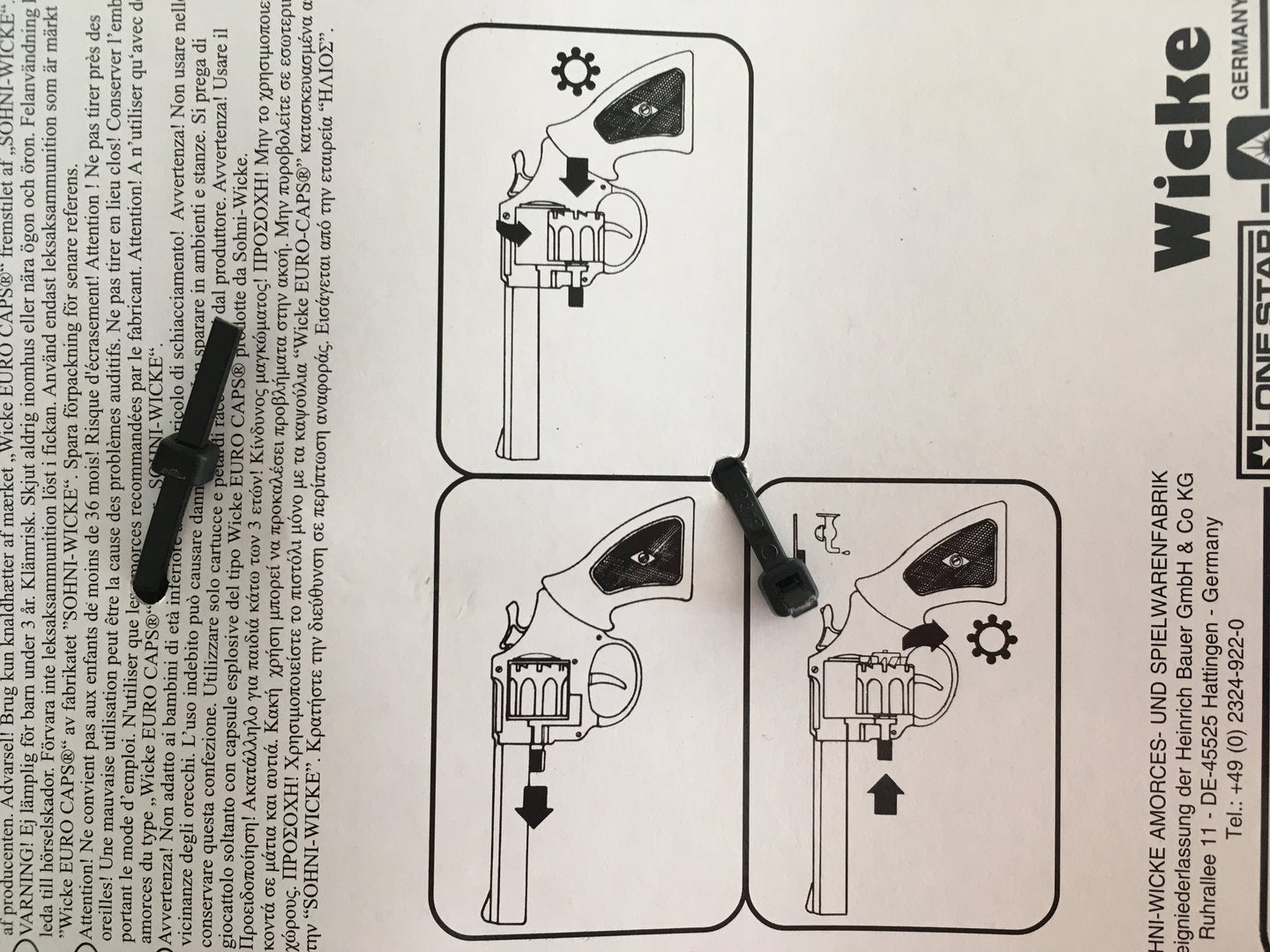 Transparenter 8-Schuss Revolver aus Kunststoff mit drehbarem Zylinder als Wild West Requisite