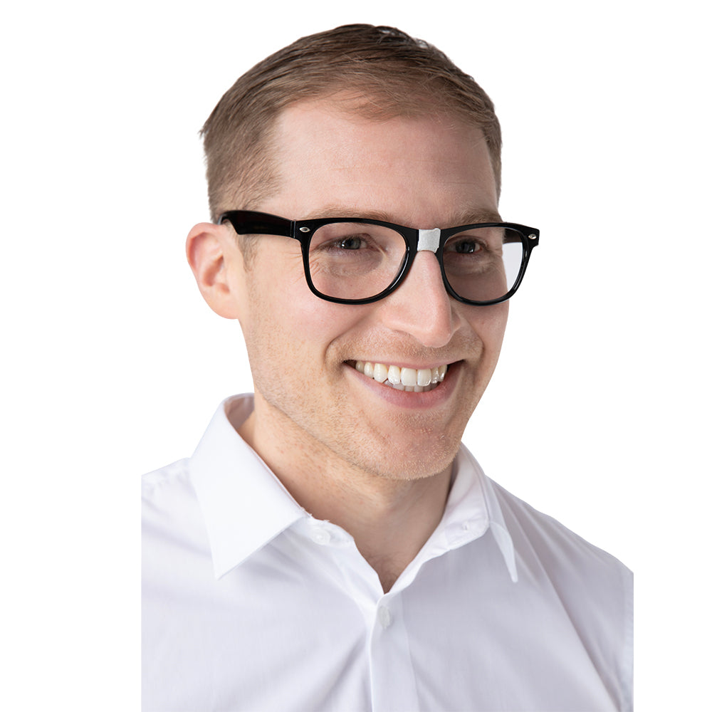 Schwarze gebrochene Nerd-Brille mit Vollrand-Optik von Wicked Costumes.