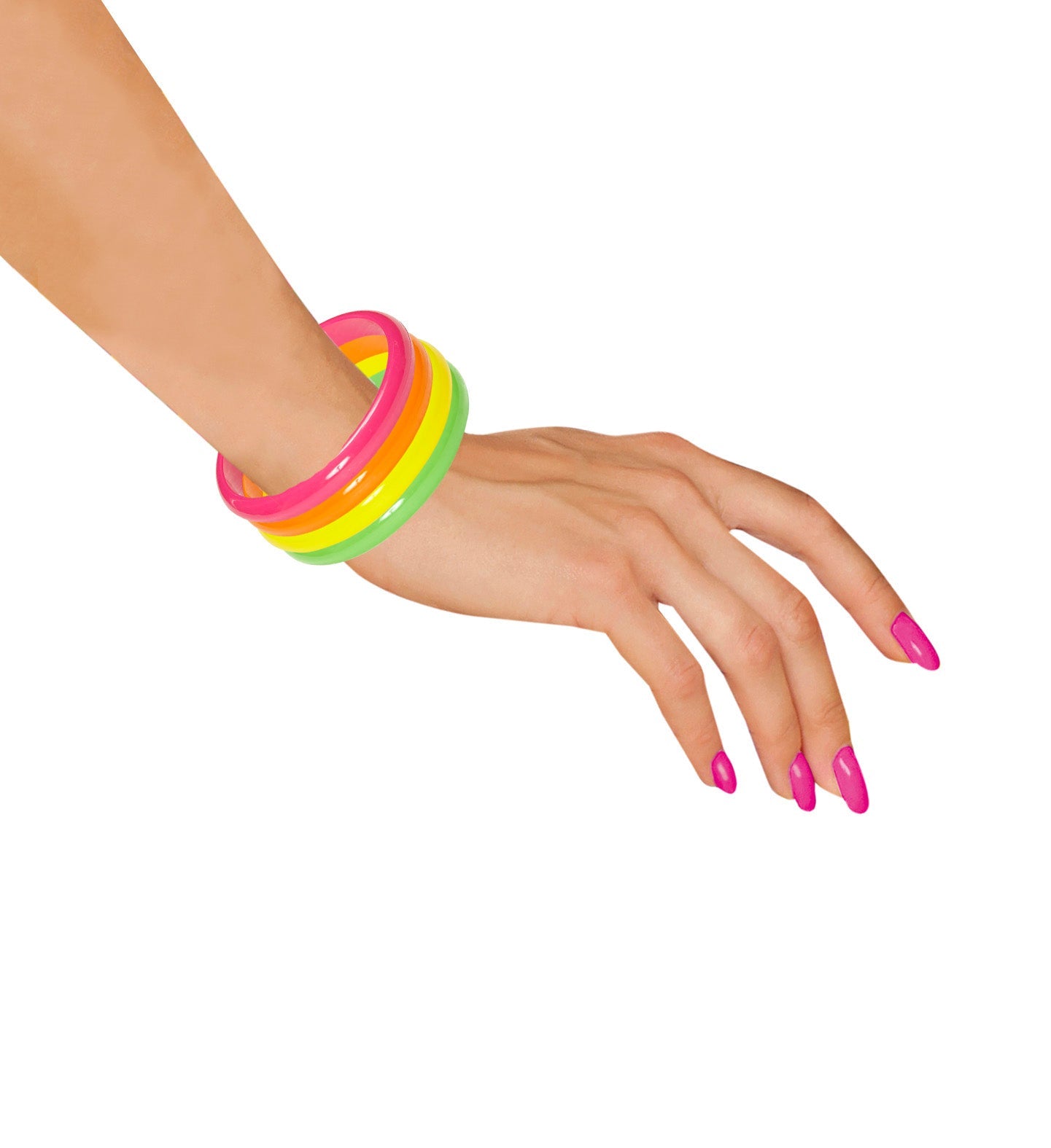 Ein Frauenhands mit vier breiten Neon-Armreifen in Gelb, Grün, Orange und Pink.