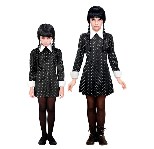 Schwarzes Kleid mit weißem Kragen und Zopf, inspiriert von Wednesday Addams.