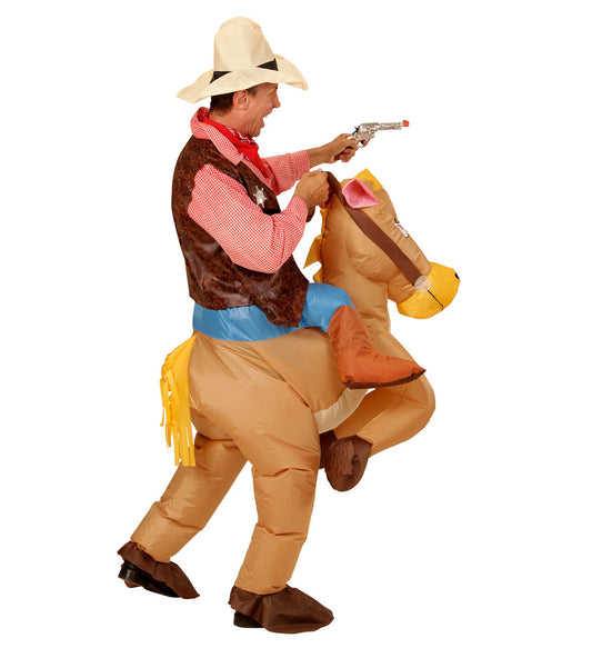 Aufblasbares Cowboy-Kostüm auf braunem Pferd mit Cowboyhut für Erwachsene bei Westernparty