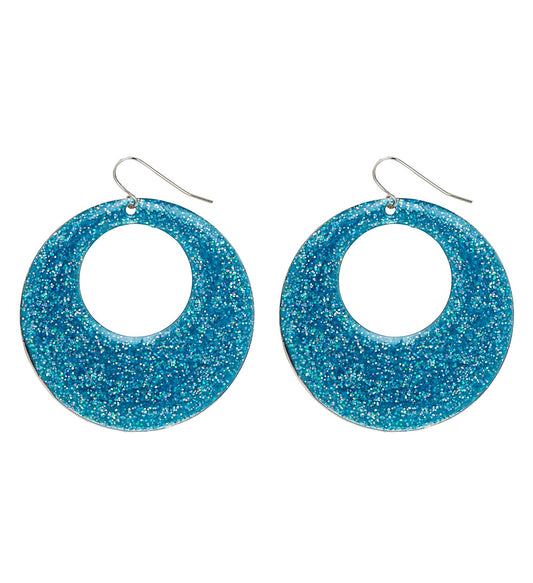 Hellblaue glitzernde Acryl-Ohrringe im 70er-Statement-Design mit Haken.