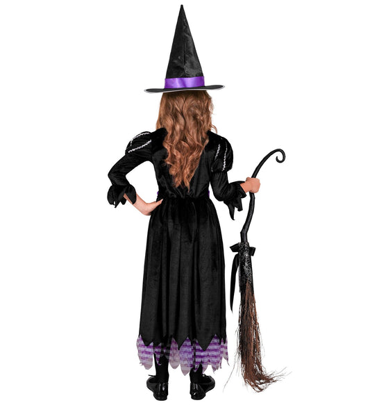 Schwarzes und lila Hexenkostüm für Mädchen mit Kleid, Umhang und spitzem Hut.