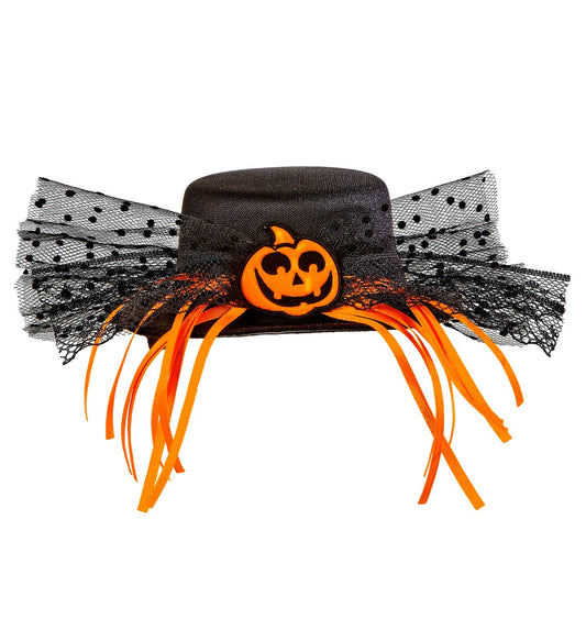 Mini-Hut in Schwarz mit Kürbis und Netz für Halloween-Kostüme.