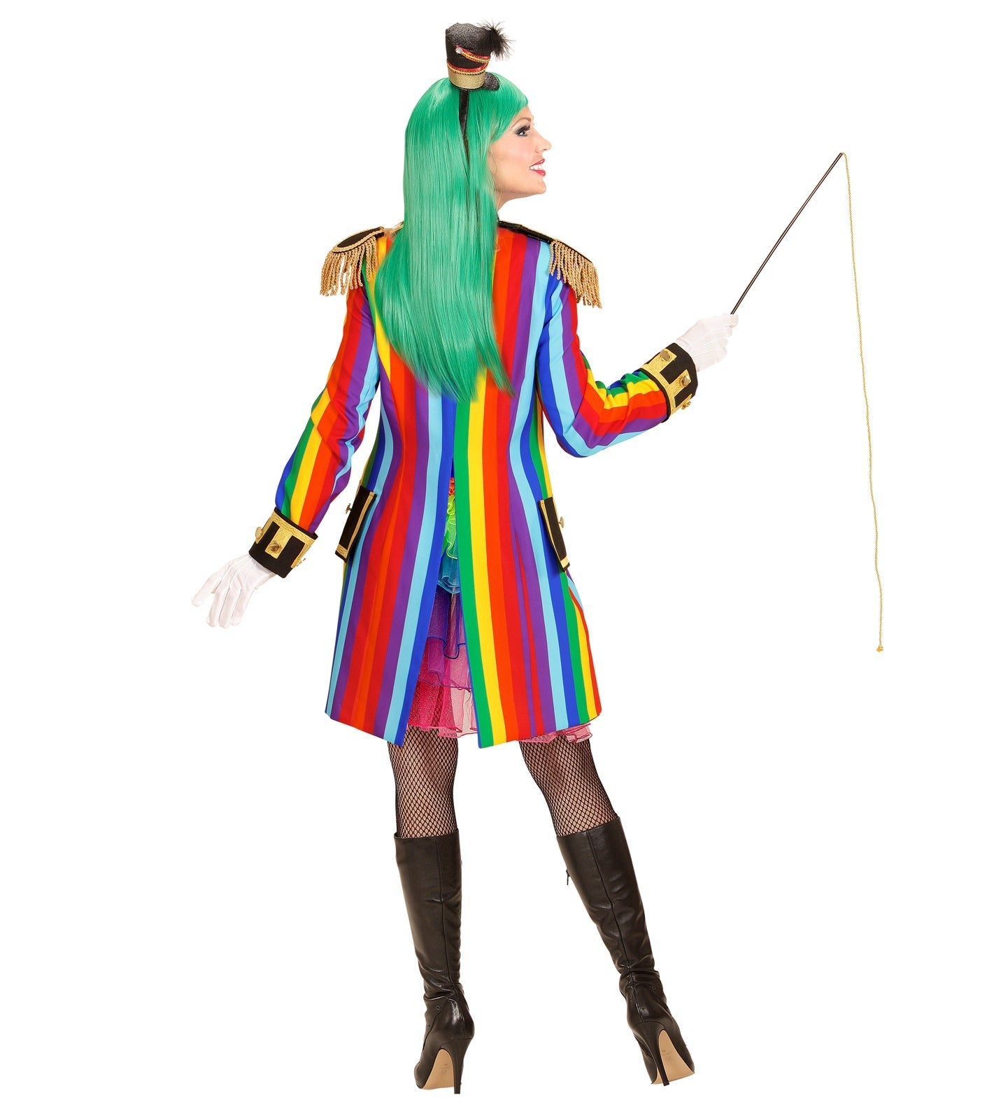 Frau in lebendigem Regenbogen-Paradefrack mit Slim-Cut, von hinten.