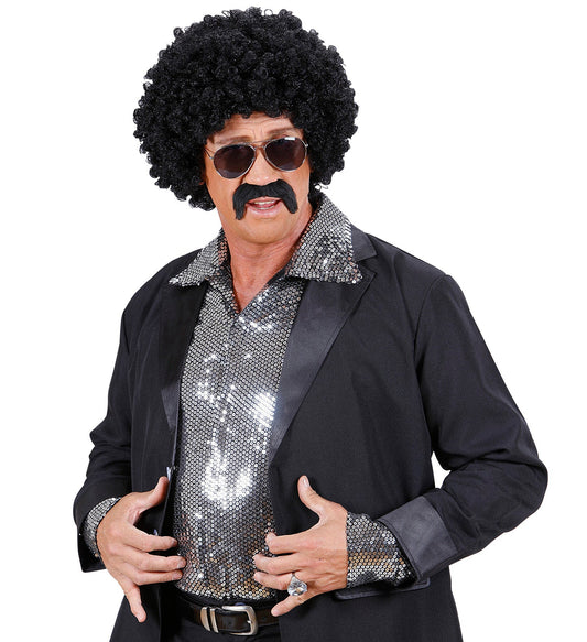 Schwarze, lockige Perücke mit Schnurrbart und Sonnenbrille für Geheimagenten-Kostüme.