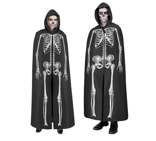 Schwarzer Umhang mit Kapuze, bedruckt mit Skelettmotiv auf der Vorderseite, 150 cm lang.