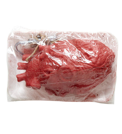 "BLUTIGES HERZ IN VERPACKUNG"