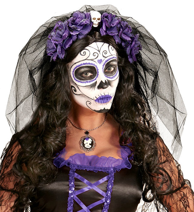 Widmann Haarreif mit sechs violetten Rosen, Totenkopf und Schleier – Seitenansicht