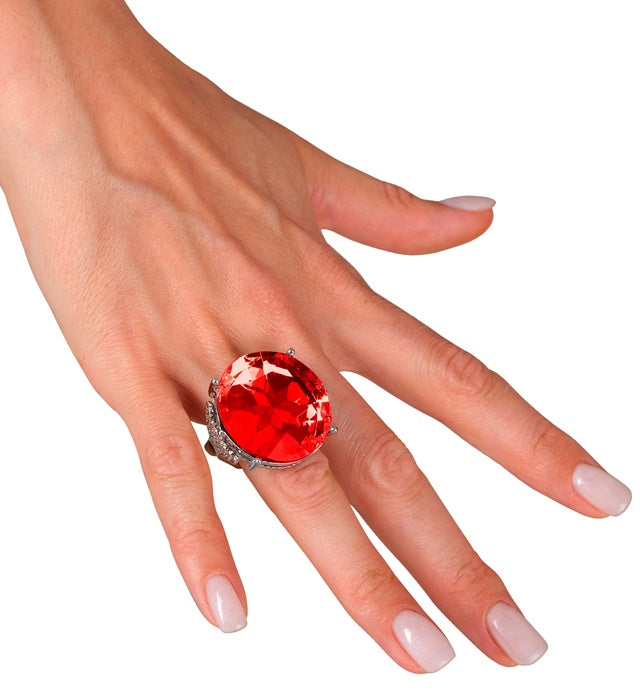 "RING MIT ROTEM EDELSTEIN" in Displaybox - sort. in 3 Modellen