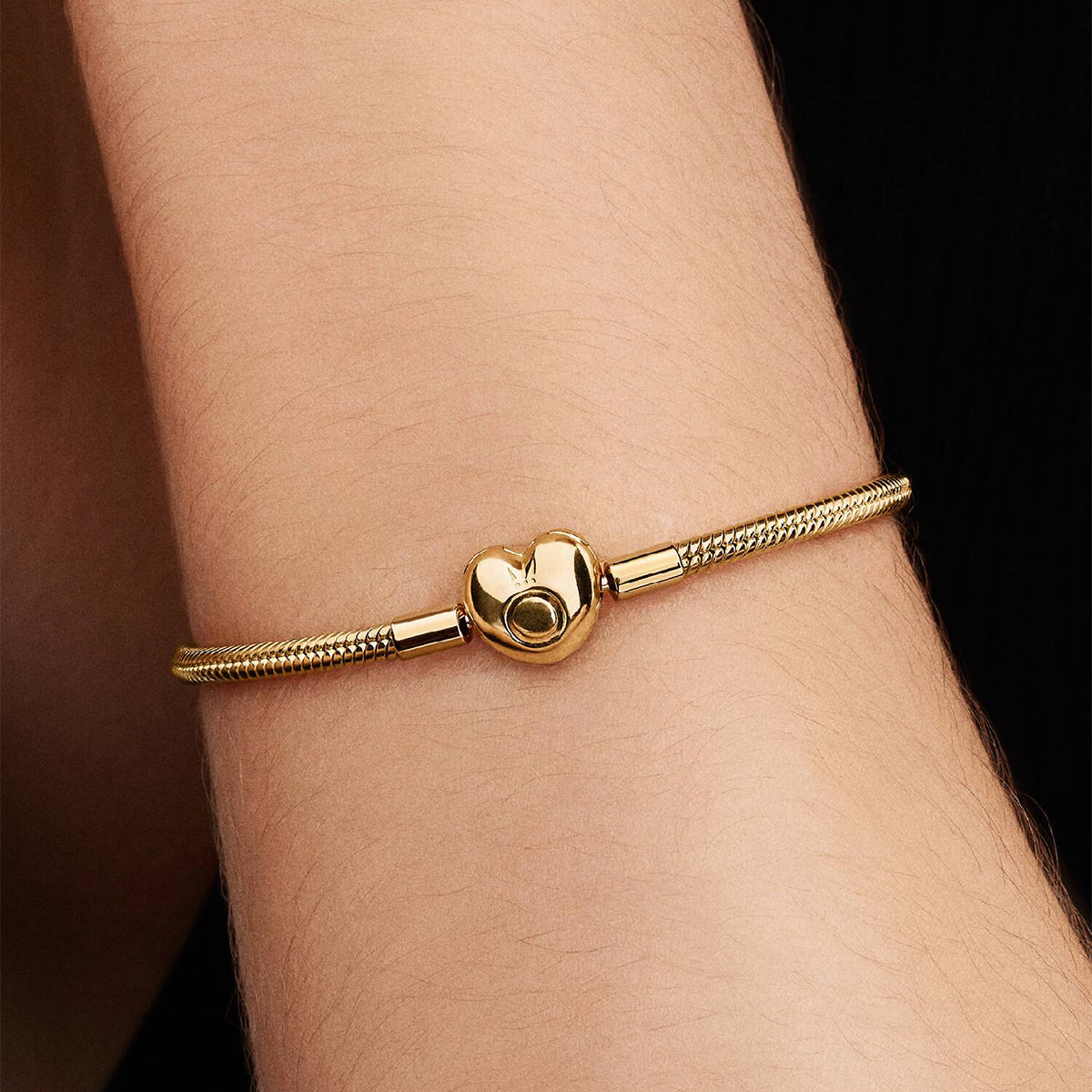 PANDORA JEWELRY Mod. MOMENTS HEART CLASP SNAKE CHAIN BRACELET